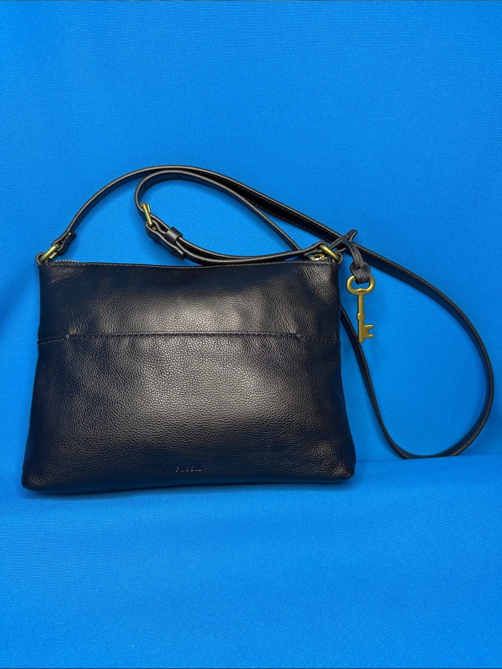FIONA EAST WEST TYPE CROSSBODY / SHOULDER BAG IN BLACK LEATHER WITH FOSSIL KEY